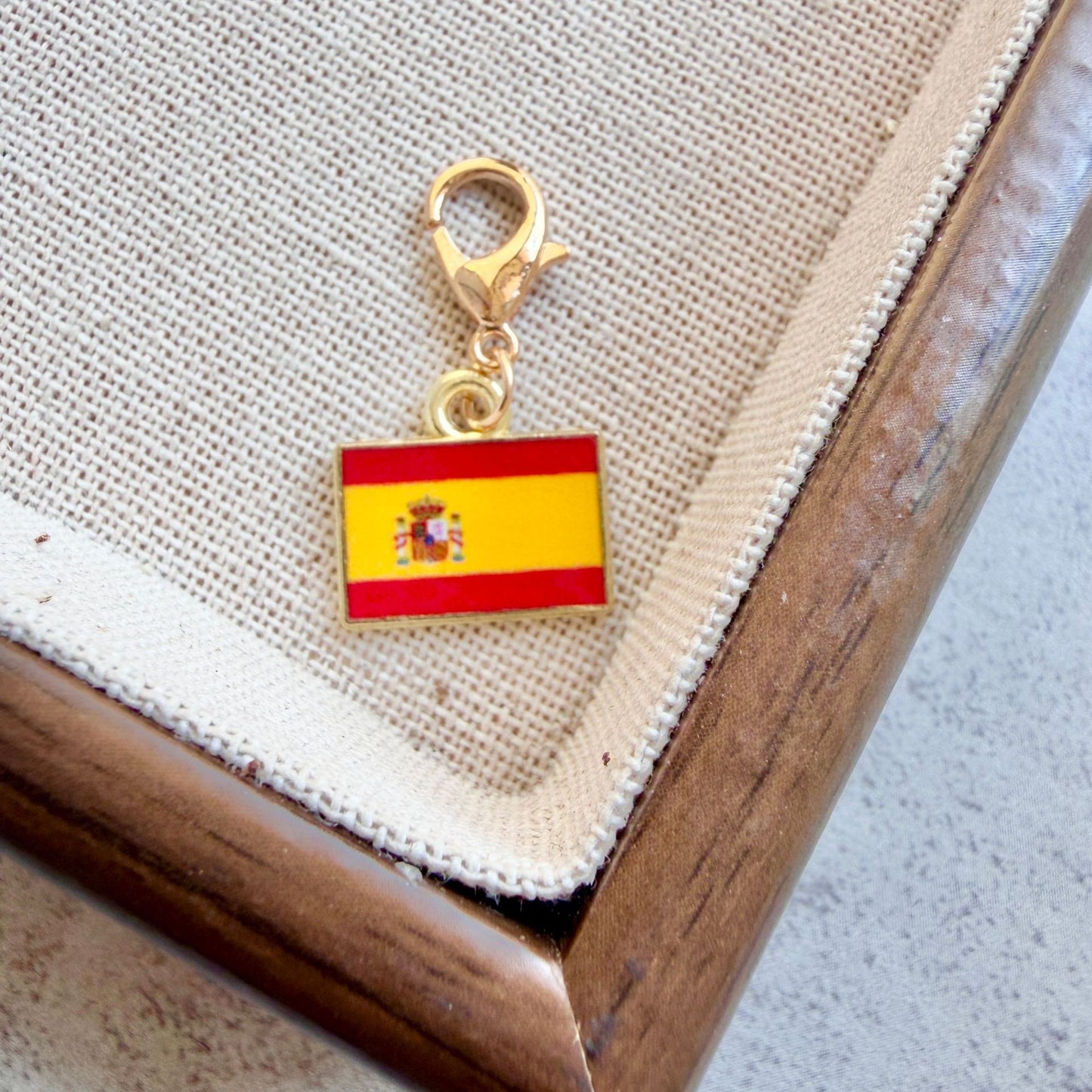 DIY Keychains Featuring National Flags From Around The World Keyrings Included)