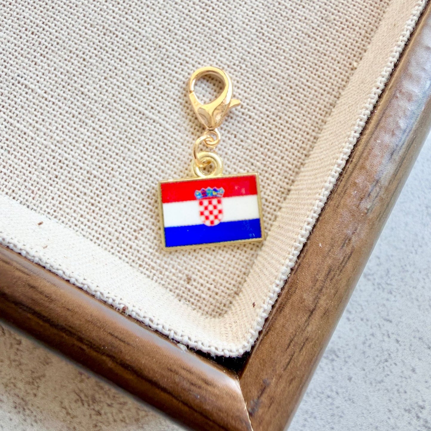 DIY Keychains Featuring National Flags From Around The World Keyrings Included)