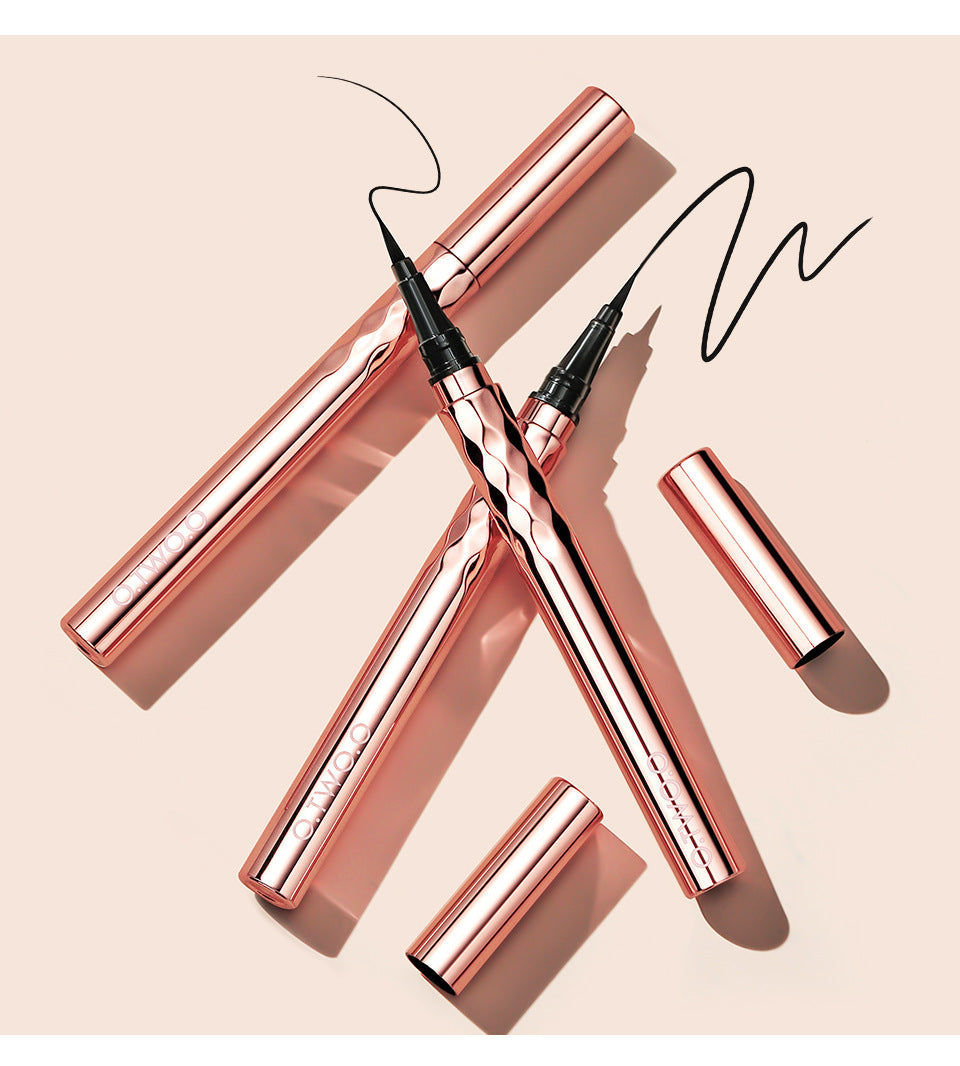 O.TWO.O Eyeliner – Long-Lasting, Smudge-Proof Liquid Eyeliner
