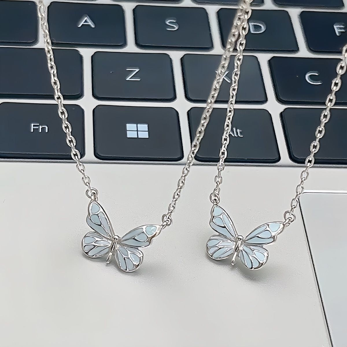 2Pcs Women Romantic luminous Butterfly Necklace Bracelet Set