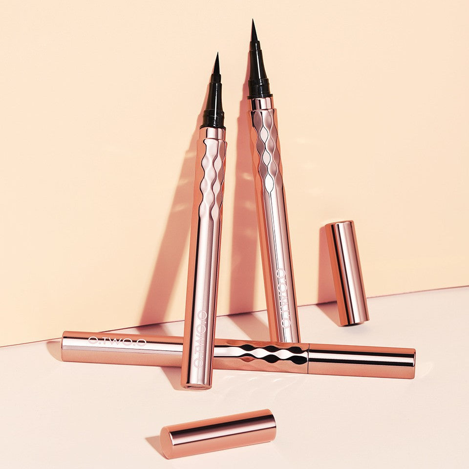 O.TWO.O Eyeliner – Long-Lasting, Smudge-Proof Liquid Eyeliner